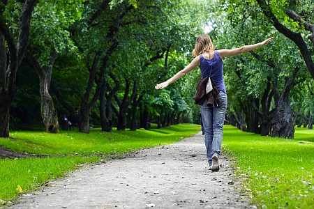 I benefici di camminare nella natura per partire con il piede giusto |  