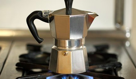 Fare il caffè con la moka è molto più ecologico che con le cialde